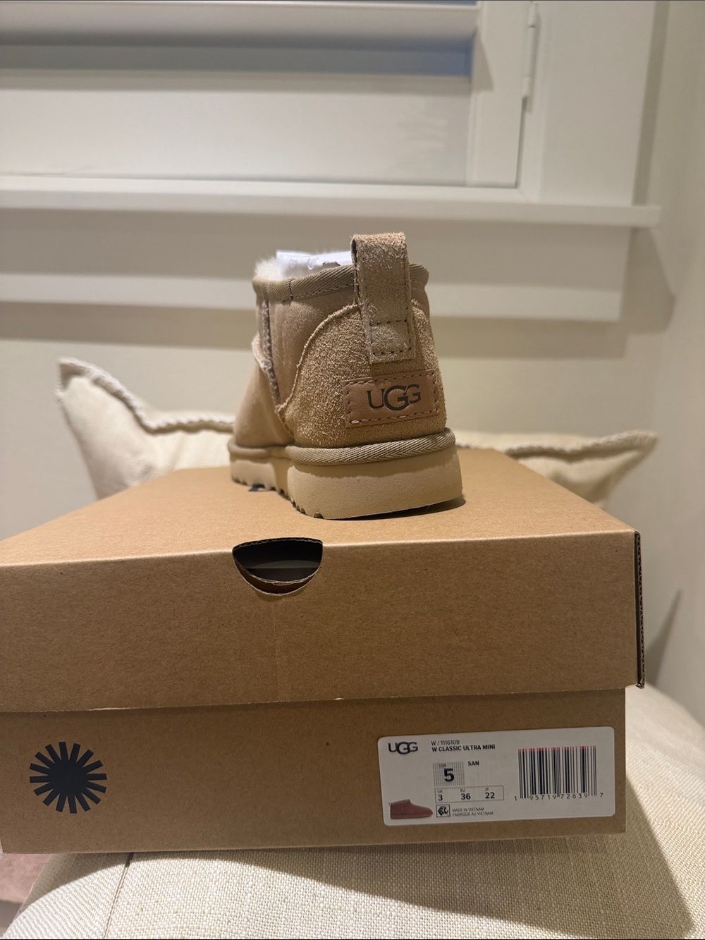 NIB UGG Women’s Classic Ultra Mini Boots Sand – Size 5